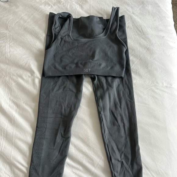Grey Set Active Leggings and Bra Set - Picture 3 of 3